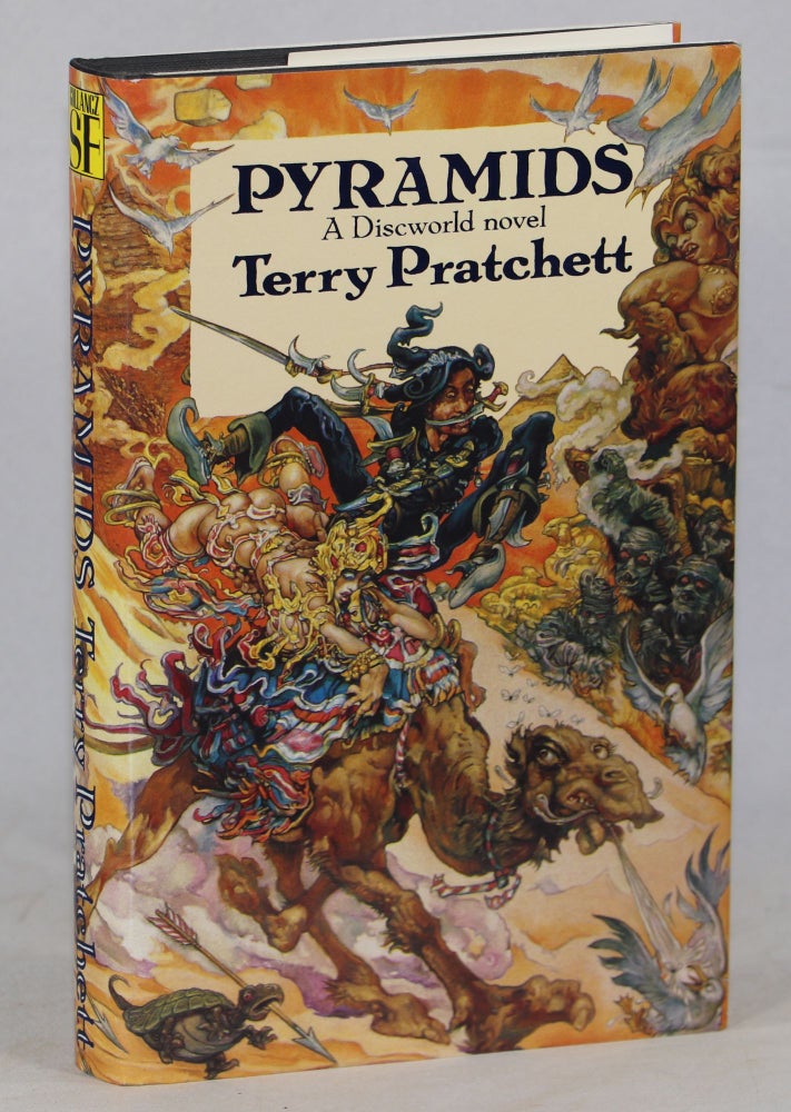 Item #000011841 Pyramids; (The Book of Going Forth). Terry Pratchett.