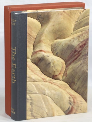 Item #000014916 The Earth: An Intimate History. Richard Fortey